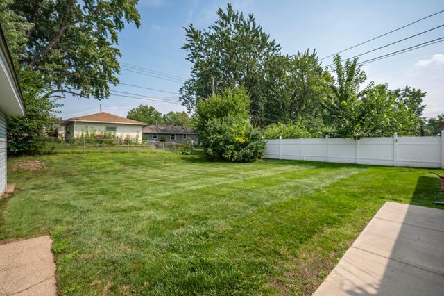 6082 Zealand Avenue N, New Hope, MN 55428