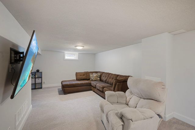 6082 Zealand Avenue N, New Hope, MN 55428