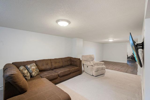6082 Zealand Avenue N, New Hope, MN 55428