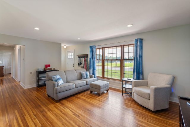 6082 Zealand Avenue N, New Hope, MN 55428