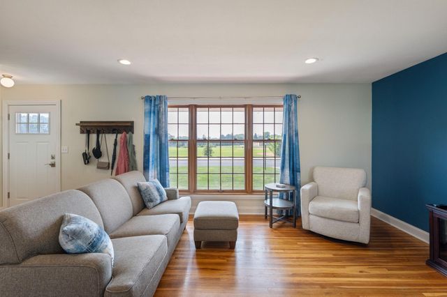 6082 Zealand Avenue N, New Hope, MN 55428