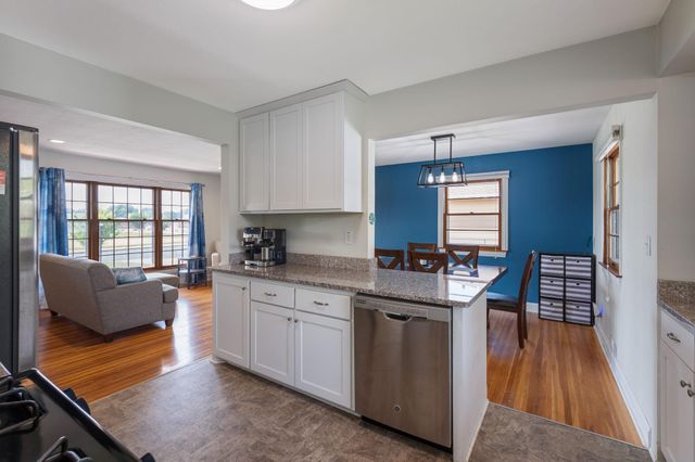 6082 Zealand Avenue N, New Hope, MN 55428