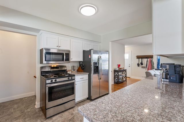 6082 Zealand Avenue N, New Hope, MN 55428