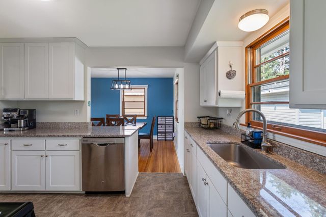 6082 Zealand Avenue N, New Hope, MN 55428