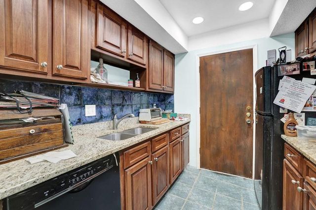 6851 Roswell Road G8, Sandy Springs, GA 30328