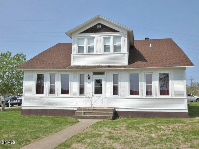 100 1st Street NW, Linton, ND 58552 property photo