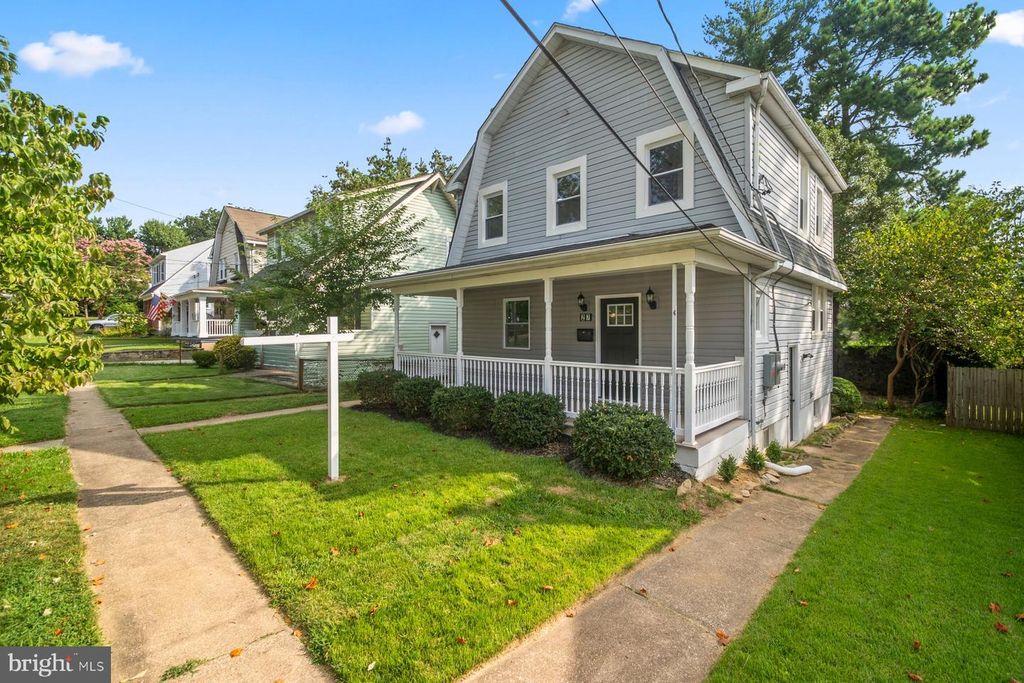 Image 2 of property listing at 27 GLENWOOD AVE, Baltimore, MD 21228