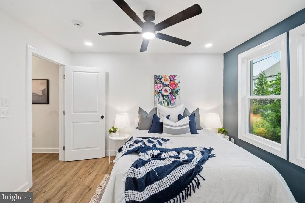 Image 18 of property listing at 27 GLENWOOD AVE, Baltimore, MD 21228