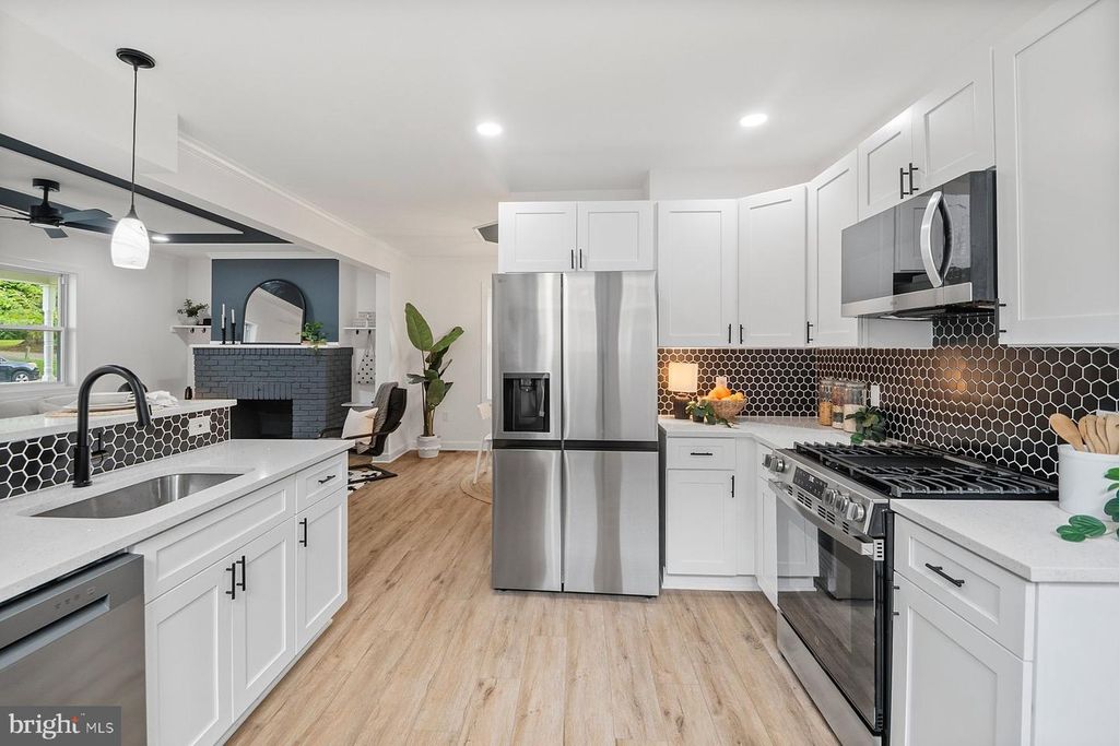 Image 19 of property listing at 27 GLENWOOD AVE, Baltimore, MD 21228