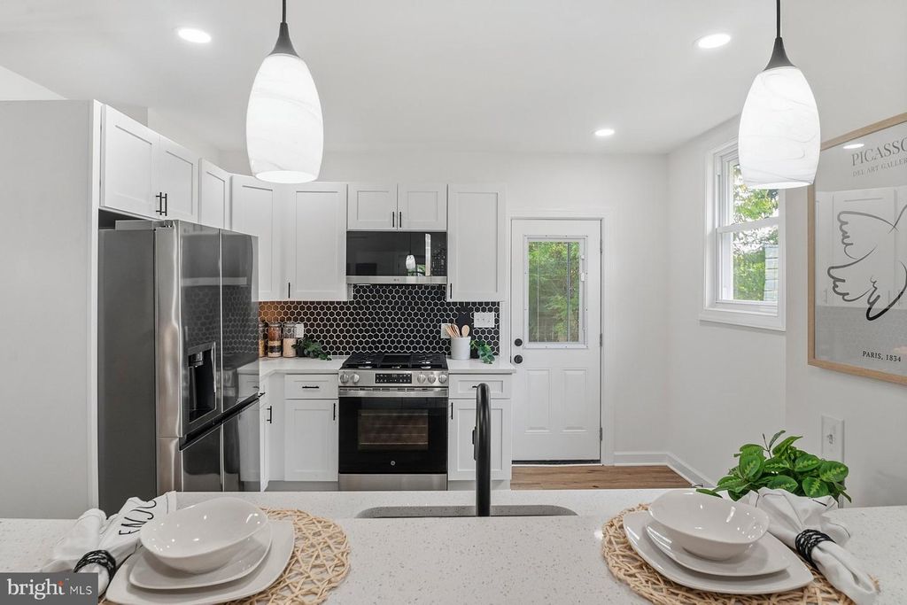 Image 20 of property listing at 27 GLENWOOD AVE, Baltimore, MD 21228