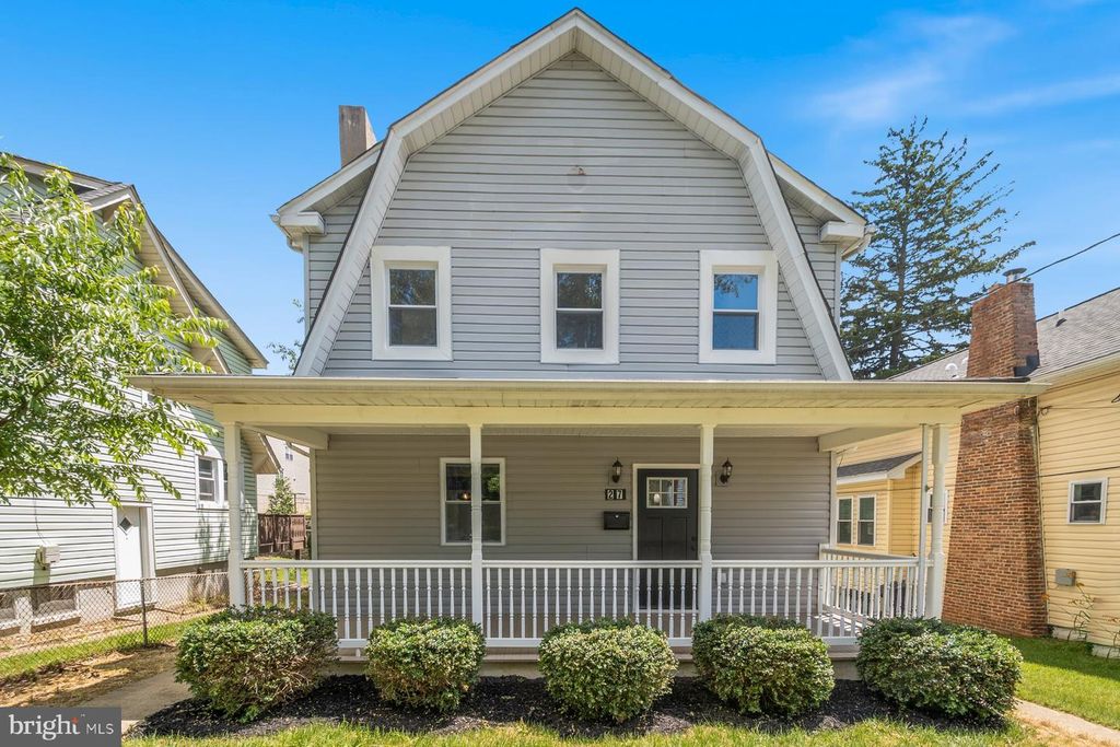 Image 3 of property listing at 27 GLENWOOD AVE, Baltimore, MD 21228