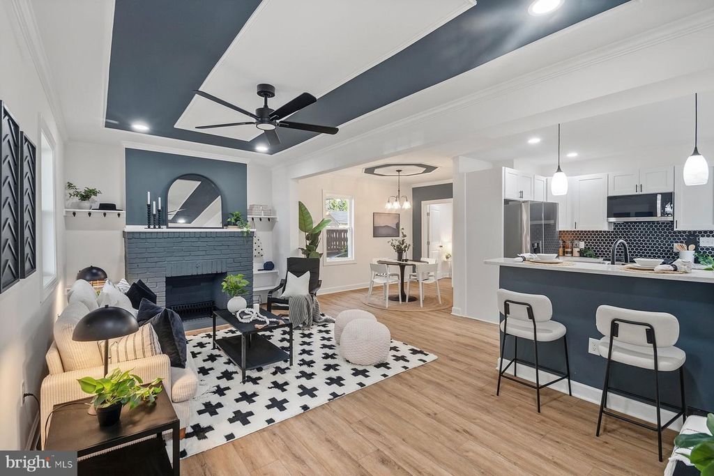 Image 4 of property listing at 27 GLENWOOD AVE, Baltimore, MD 21228