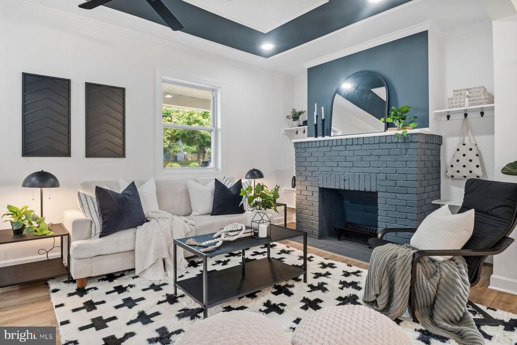 Image 6 of property listing at 27 GLENWOOD AVE, Baltimore, MD 21228