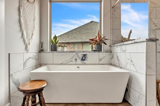 217 Pont Julienn Court, Edmond, OK 73034