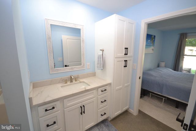 239 BROAD ST, Elmer, NJ 08318