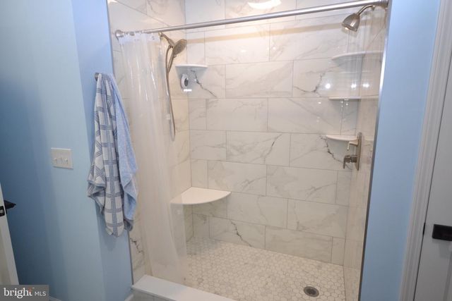 239 BROAD ST, Elmer, NJ 08318