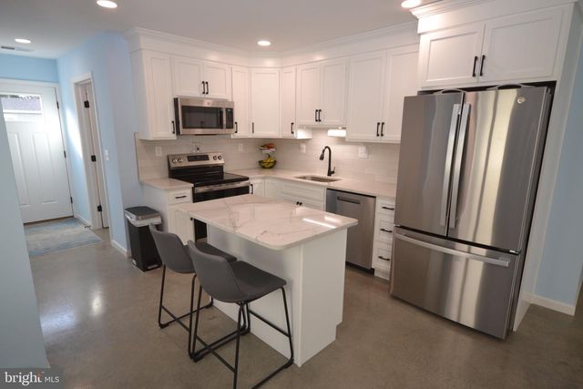 239 BROAD ST, Elmer, NJ 08318