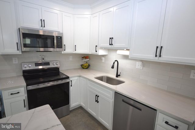 239 BROAD ST, Elmer, NJ 08318