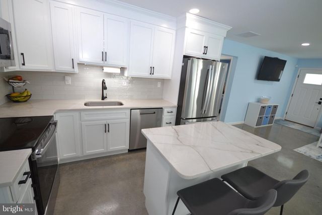 239 BROAD ST, Elmer, NJ 08318