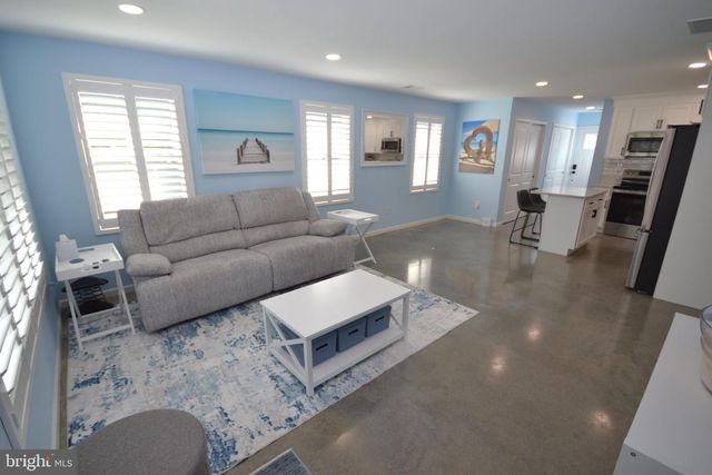 239 BROAD ST, Elmer, NJ 08318