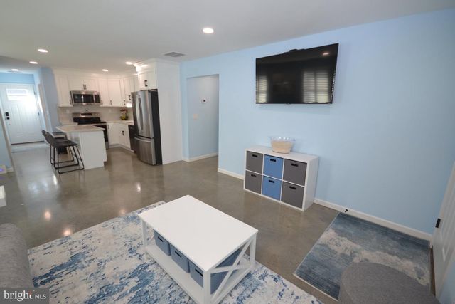 239 BROAD ST, Elmer, NJ 08318