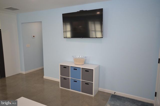 239 BROAD ST, Elmer, NJ 08318