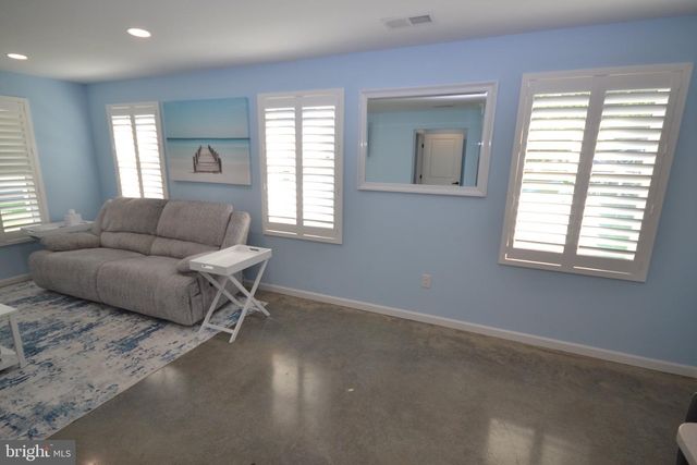 239 BROAD ST, Elmer, NJ 08318