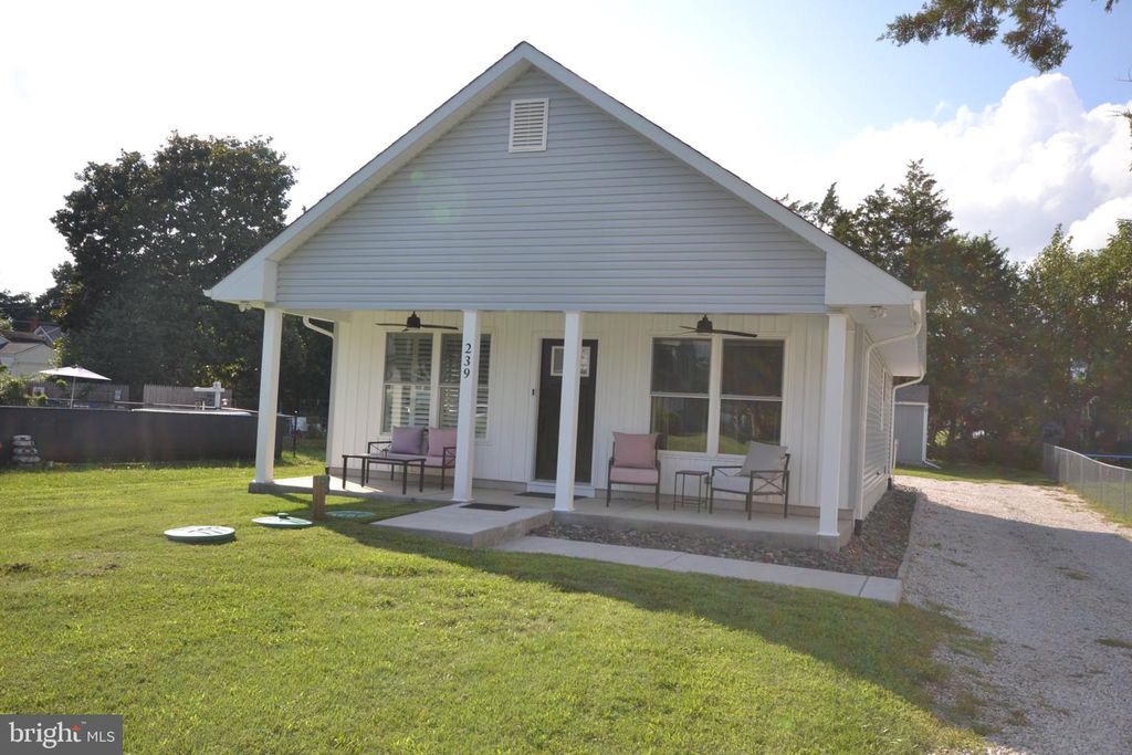 239 BROAD ST, Elmer, NJ 08318