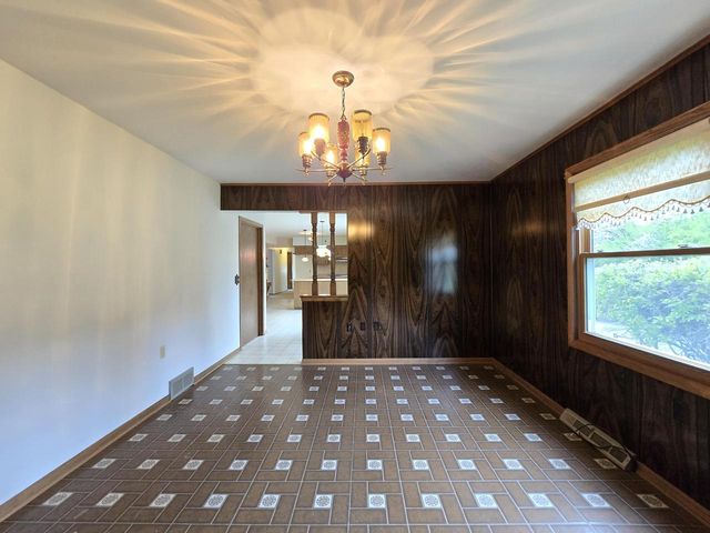 6730 Manchester DRIVE, Greendale, WI 53129