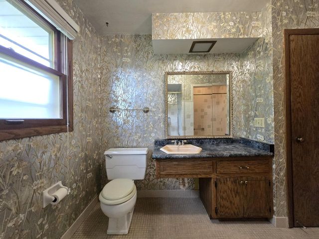 6730 Manchester DRIVE, Greendale, WI 53129