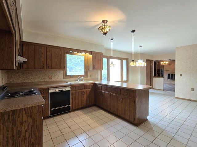 6730 Manchester DRIVE, Greendale, WI 53129