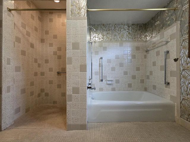 6730 Manchester DRIVE, Greendale, WI 53129
