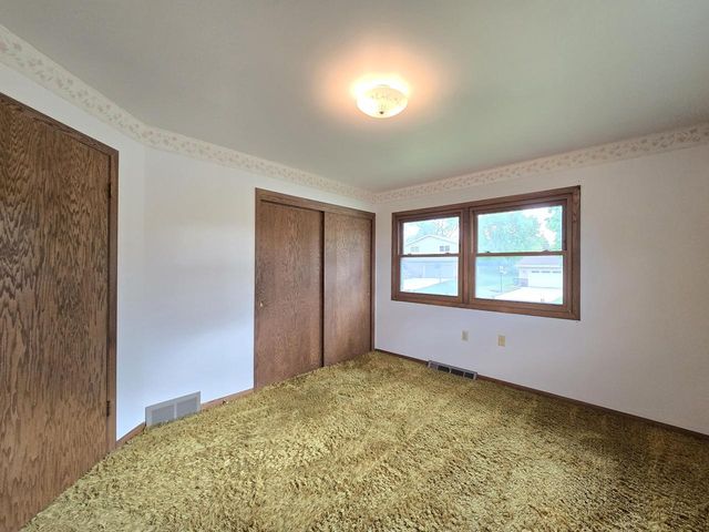 6730 Manchester DRIVE, Greendale, WI 53129