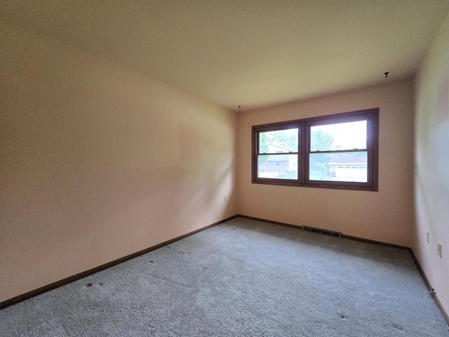 6730 Manchester DRIVE, Greendale, WI 53129