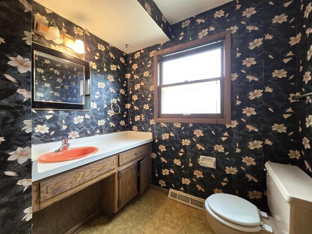 6730 Manchester DRIVE, Greendale, WI 53129