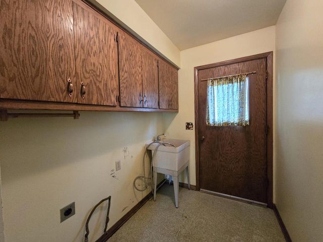 6730 Manchester DRIVE, Greendale, WI 53129