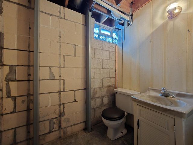 6730 Manchester DRIVE, Greendale, WI 53129