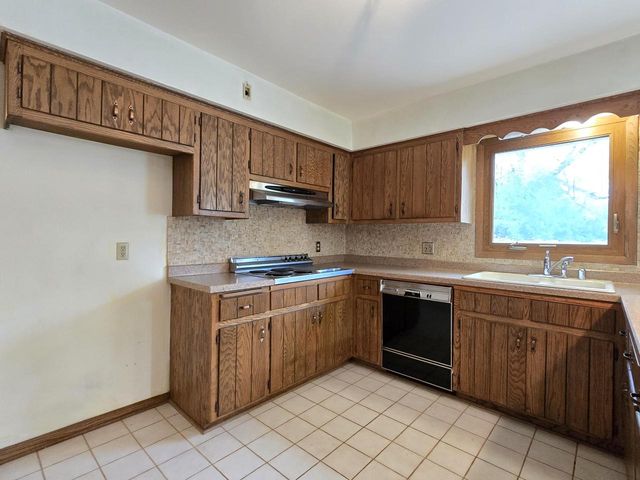6730 Manchester DRIVE, Greendale, WI 53129