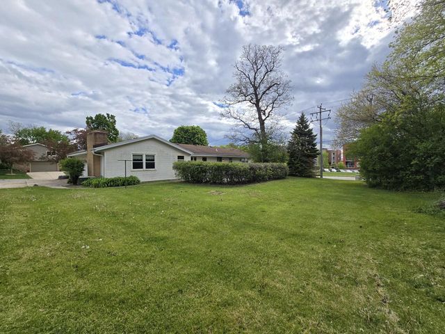 6730 Manchester DRIVE, Greendale, WI 53129