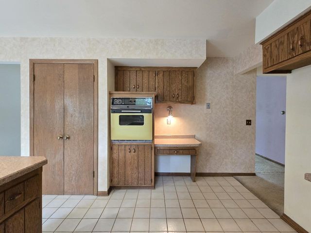 6730 Manchester DRIVE, Greendale, WI 53129