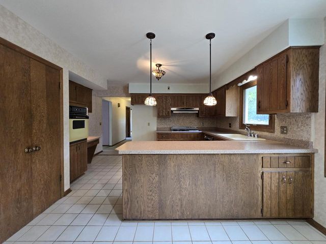 6730 Manchester DRIVE, Greendale, WI 53129