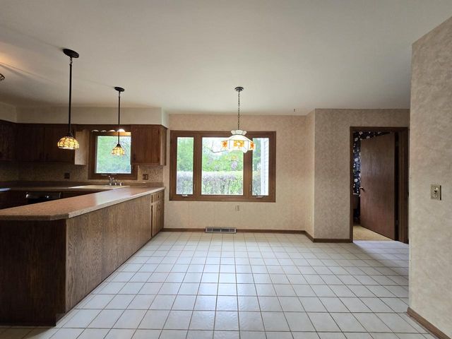 6730 Manchester DRIVE, Greendale, WI 53129