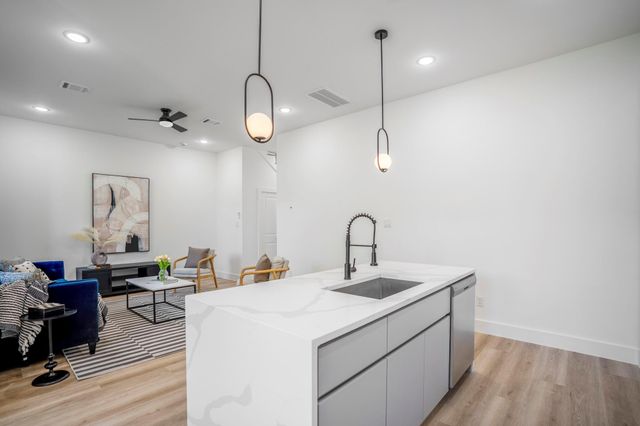 4201 Oats St C, Houston, TX 77020