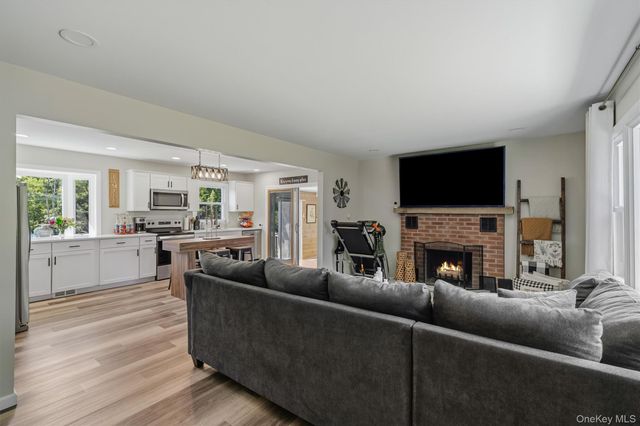 80 Burlingham Road, Pine Bush, NY 12566