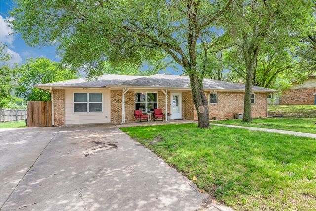 2705 S Lipsey Street, Decatur, TX 76234