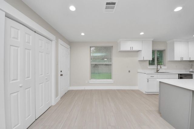 10521 Chesterfield Drive, Houston, TX 77051