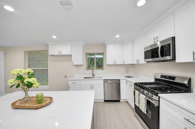 10521 Chesterfield Drive, Houston, TX 77051