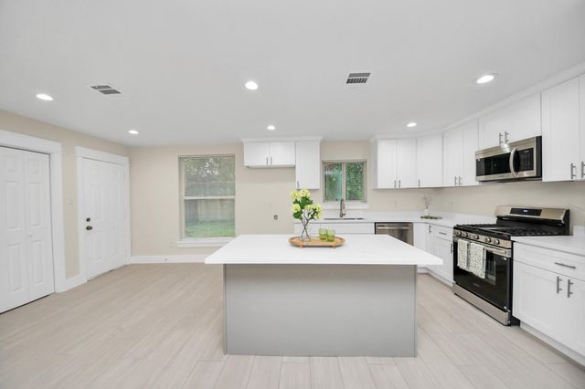 10521 Chesterfield Drive, Houston, TX 77051