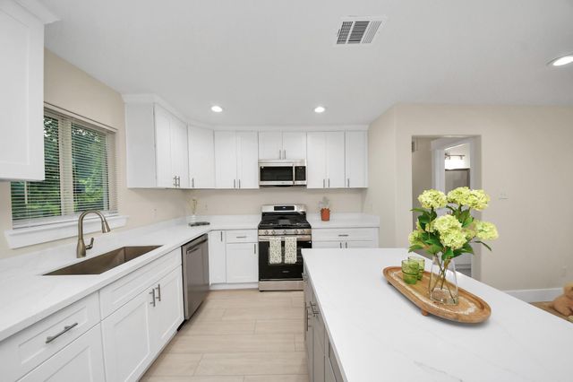 10521 Chesterfield Drive, Houston, TX 77051