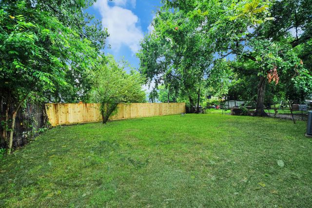10521 Chesterfield Drive, Houston, TX 77051